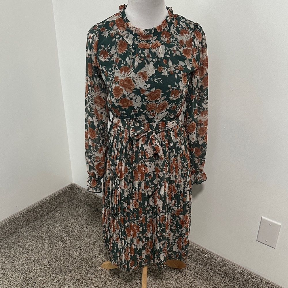 ❤️ NWOT Indie & Co Pleated Skirt Midi Dress